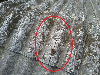 千葉市稲げく　棟スレートに亀裂