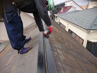 貫板を固定します