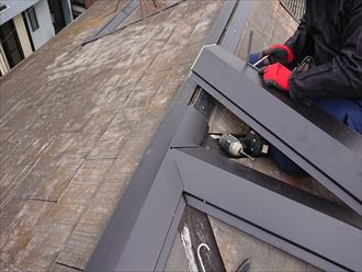 板金の取り付けが進んでいます