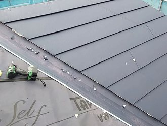 防水紙と谷板金