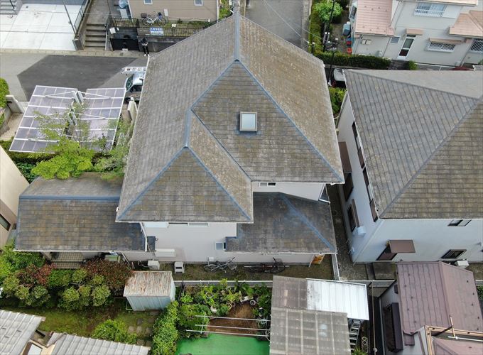 屋根全体のコケ