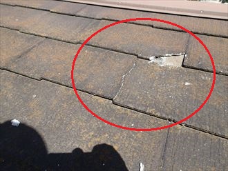 千葉市若葉区　屋根の割れの状態