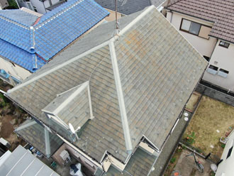 ドローンで屋根全体を引きで確認