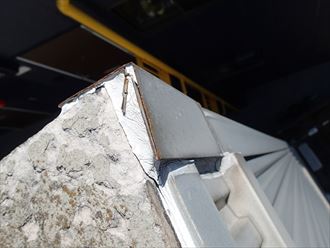 板金とモルタル部の浮き