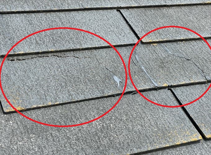 屋根材にヒビ割れ