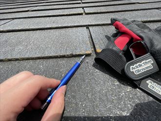 屋根材の反りによる隙間