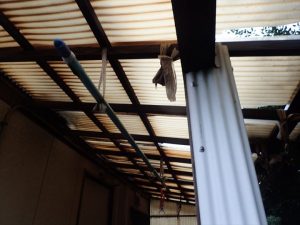 破損した波板ポリカ