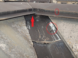 釘抜け　谷板金劣化