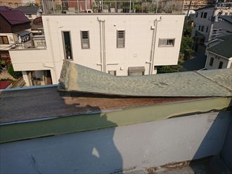 既存板金が反ってしまっています