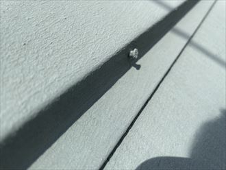 棟板金の釘浮き
