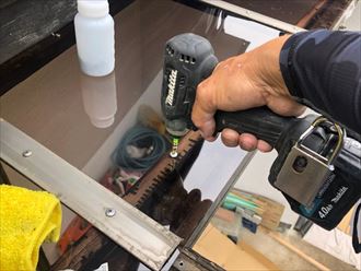 増設部平板ビス止め