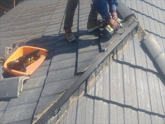 側面よりビス打ち