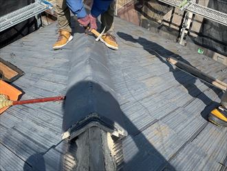 固定用の釘を抜きます