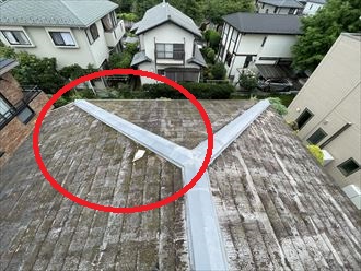 応急処置を行なった棟板金