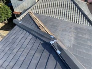 棟板金の破損