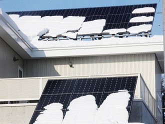 太陽光パネルの落雪