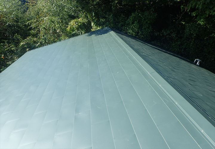 館山市　屋根カバー工事完了