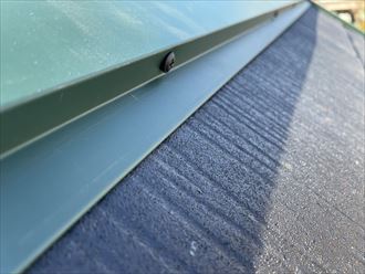 パッキン付きのビスで固定