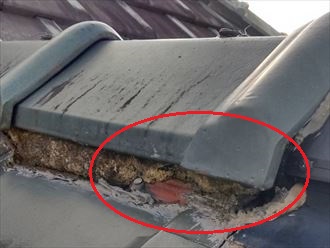 長生郡　棟瓦の漆喰の剥がれ