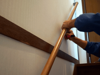 手摺り取り付け-階段