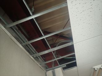 木更津市　天井材の取り外し