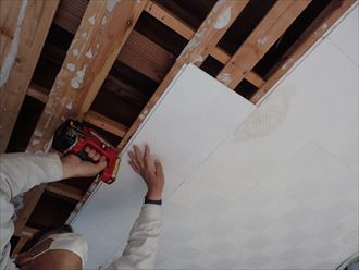 大網白里市　天井材固定作業