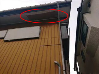 軒天に剥がれが