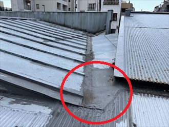 谷からの雨漏り