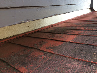 塗膜の剥がれが見られます