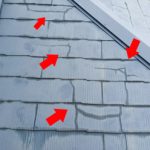 数多く確認できたスレート材のひび割れ