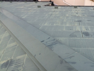 棟板金の状態を確認