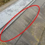 白い部分はスレートの素地