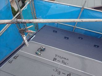 木更津市　屋根材張り