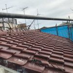 設置されていたアンテナが転倒してしまった瓦屋根