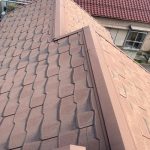 棟板金の劣化が疑われる屋根