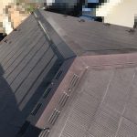 棟板金の浮きを指摘されたスレート屋根