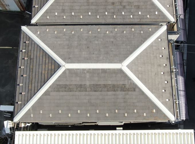 スレートの破損は見られません