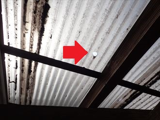 長生郡　波板に穴あき