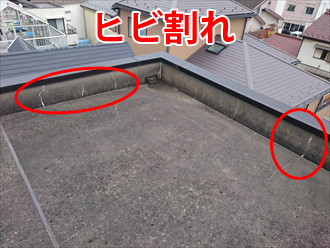 パラペットのヒビ割れ