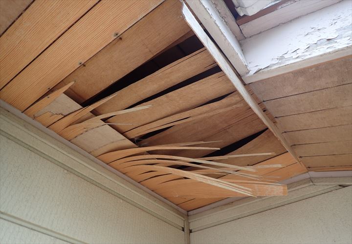 茂原市　軒天材の捲れ