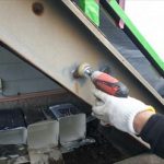 電動工具を使ったケレン作業
