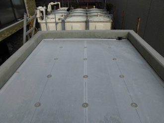 屋上やベランダの防水工事には塩ビシート！ゴムシートよりも耐用年数が長くお勧めです！