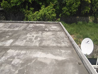 ひび割れた陸屋根