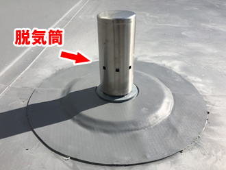 シートの膨れには脱気筒から水蒸気を逃がすという対処法がございます。