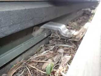 落ち葉の詰まった雨樋