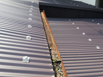 雨樋　別位置も錆が進行