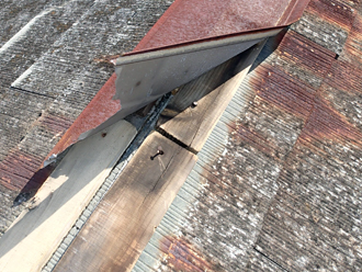 棟板金の千切れ