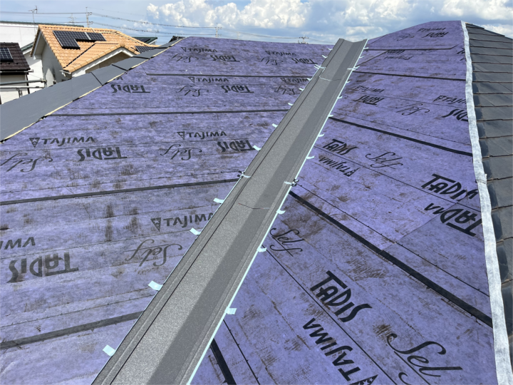 防水紙と谷板金