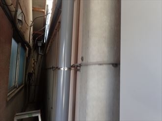 君津市　竪樋の固定状態