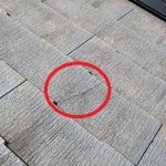 差し掛け屋根　ヒビ